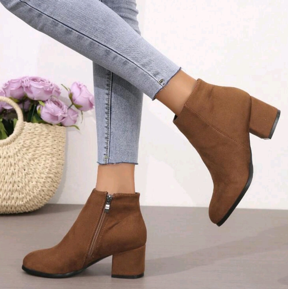 Fashionable Boots - Picture 1 of 6